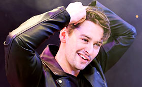 Danny fra Grease musical på Tallink Silja Line